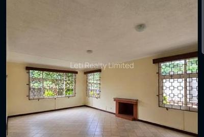 5 Bed Townhouse with En Suite in Lavington - 2