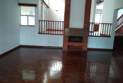 5 Bed Villa with En Suite in Runda - 3