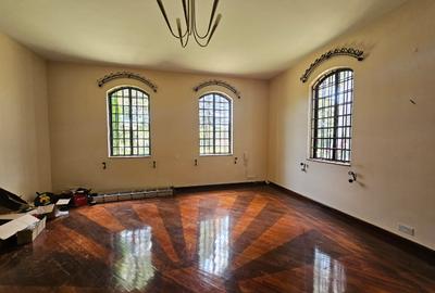 6 Bed House with En Suite at Old Kitisuru