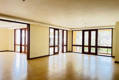 4 Bed Apartment with En Suite in Riverside - 4