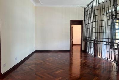 4 Bed House with En Suite in Kitisuru