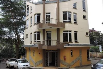 4,000 ft² Office with Backup Generator at Riverside Drive