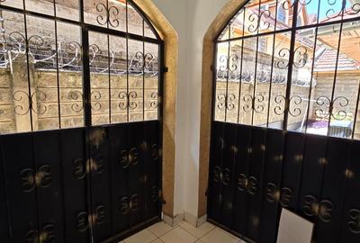 5 Bed Townhouse with En Suite in Lavington - 3