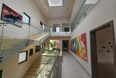 5 Bed Townhouse with En Suite in Spring Valley - 3