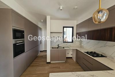 3 Bed Apartment with En Suite in Rosslyn - 4