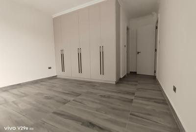 1 Bed Apartment with En Suite at Brookside Groove - 3
