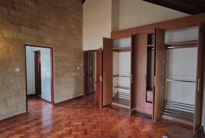 4 Bed House with En Suite in Spring Valley - 4