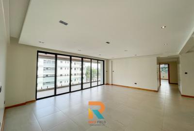 3 Bed Apartment with En Suite in Spring Valley