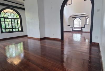 4 Bed Villa with En Suite in Riverside - 4