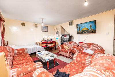 5 Bed Townhouse with En Suite in South B