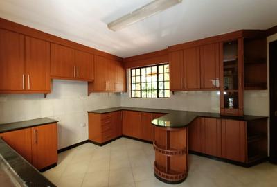 5 Bed Townhouse with En Suite in Kileleshwa
