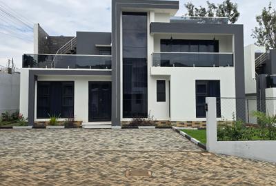 5 Bed House with En Suite at Thikaroad