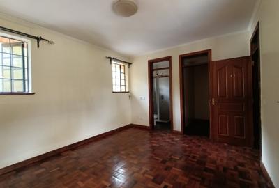 5 Bed Townhouse with En Suite in Lavington - 4
