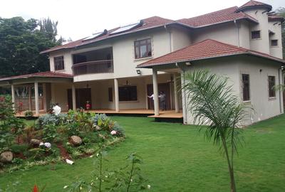 5 Bed House with En Suite at Flem Tree - 3