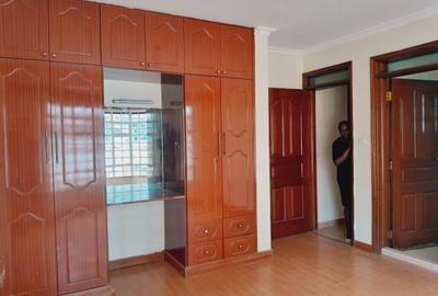 3 Bed Apartment with En Suite in Kilimani