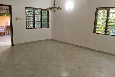 5 Bed Villa with En Suite at Bamburi