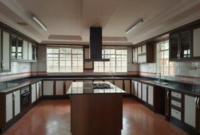 4 Bed House with En Suite in Runda