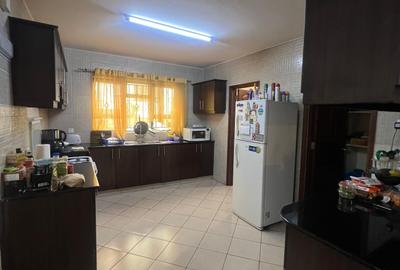 3 Bed Apartment with En Suite at East Church Road Off Rhapta Road