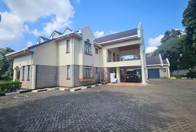 5 Bed Villa with En Suite in Runda