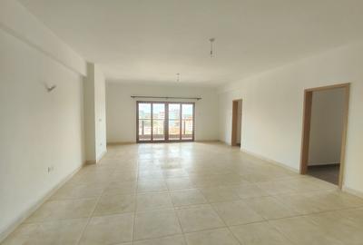 3 Bed Apartment with En Suite at Parklands - 2