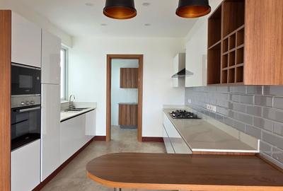 3 Bed Apartment with En Suite at Off Limuru Road.