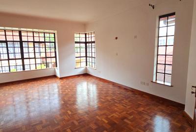 5 Bed Townhouse with En Suite at Lavington Road - 4
