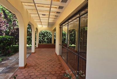 4 Bed House with En Suite in Mountain View - 4