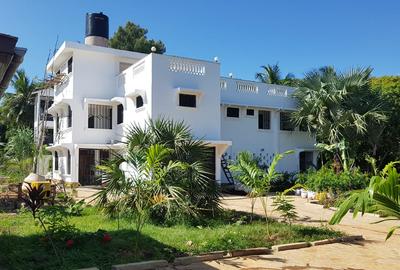 5 Bed Villa with En Suite at Galu