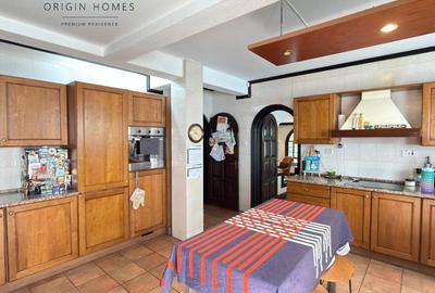 4 Bed Townhouse with En Suite in Riverside - 4