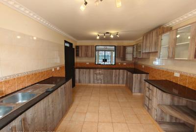 5 Bed Townhouse with En Suite at Lavington Green - 4