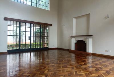 4 Bed House with En Suite in Spring Valley - 2