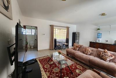 1 Bed House with En Suite in Lavington