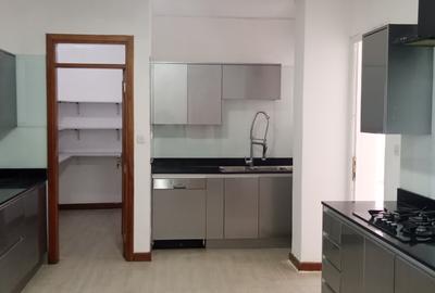 4 Bed Apartment with En Suite in General Mathenge