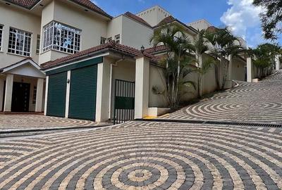 4 Bed Townhouse with En Suite at Kyuna