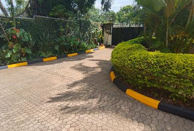 4 Bed House with En Suite in Gigiri - 2
