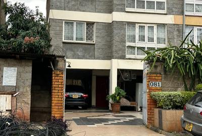 4 Bed House with En Suite in South C - 2