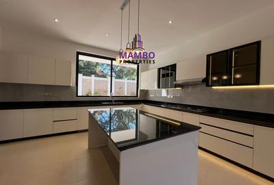 6 Bed Townhouse with En Suite at Peponi Rd - 2