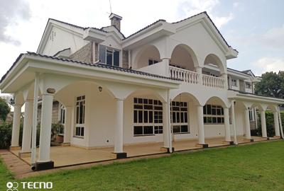 7 Bed House with En Suite at Benin Dr