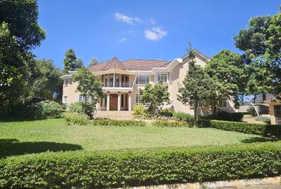 6 Bed House with En Suite in Runda