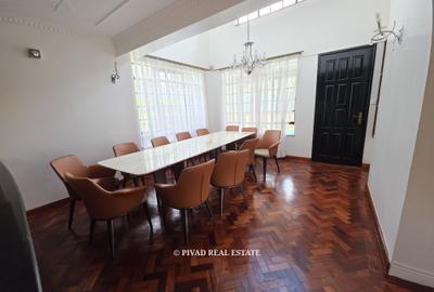 5 Bed House with Swimming Pool in Garden Estate - 3