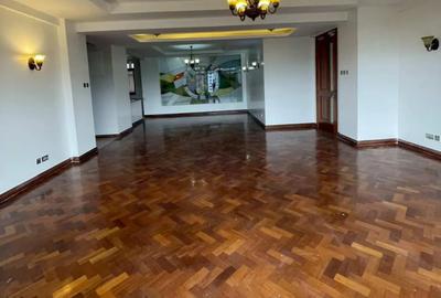 4 Bed Apartment with En Suite in Riverside - 2