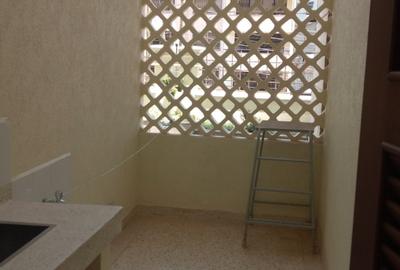 3 Bed Apartment with En Suite at 2Nd Parklands Avenue Nairobi - 4