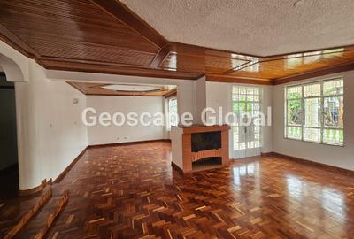 5 Bed House with En Suite in Runda - 2