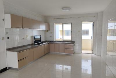 3 Bed Apartment with En Suite in Kileleshwa