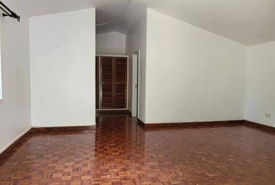 4 Bed House with En Suite at Hill View Crescent - 4