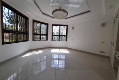 5 Bed Townhouse with En Suite in Lavington