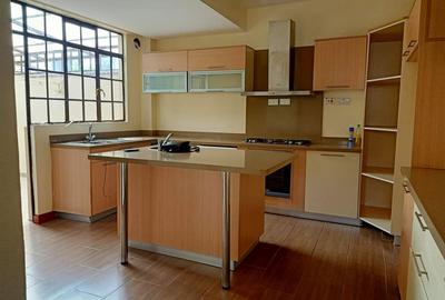 4 Bed Villa with En Suite in Ridgeways - 3