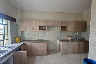4 Bed House with En Suite in Lavington - 4
