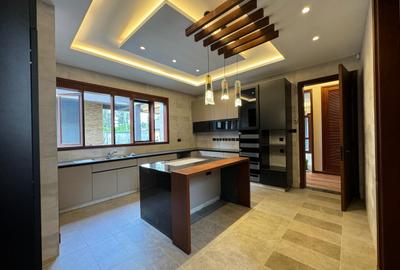 4 Bed House with En Suite in Runda - 3