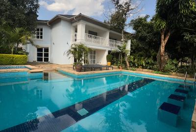 6 Bed House with En Suite in Runda